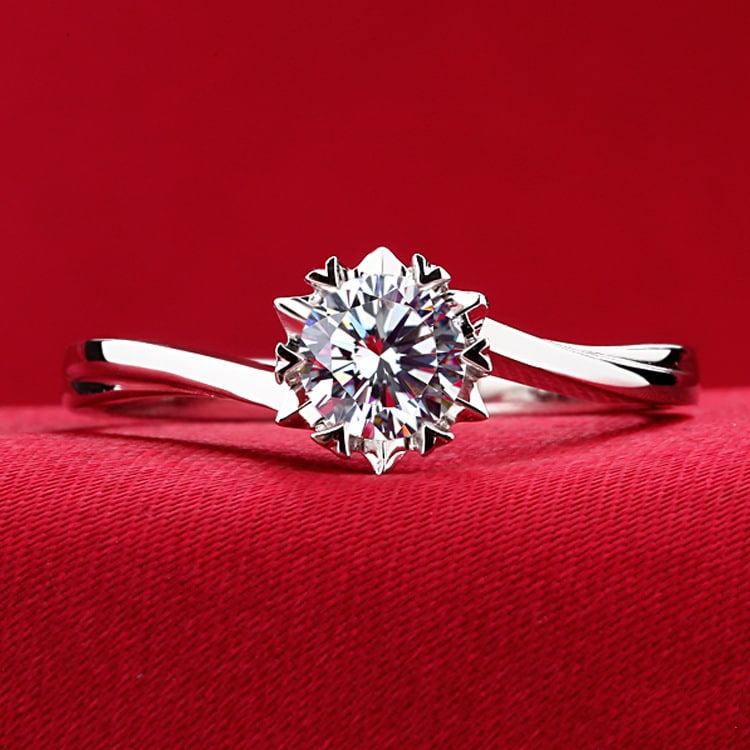 Classic twisted arm snowflake ring